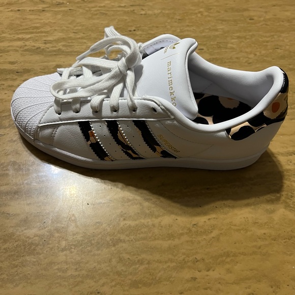 Adidas x Marimekko Superstars - Picture 7 of 8
